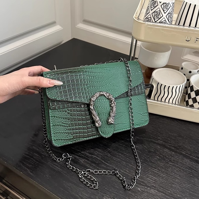 Women'S Young Bags - Retro Crocodile Pattern Ladies Fashion Chain